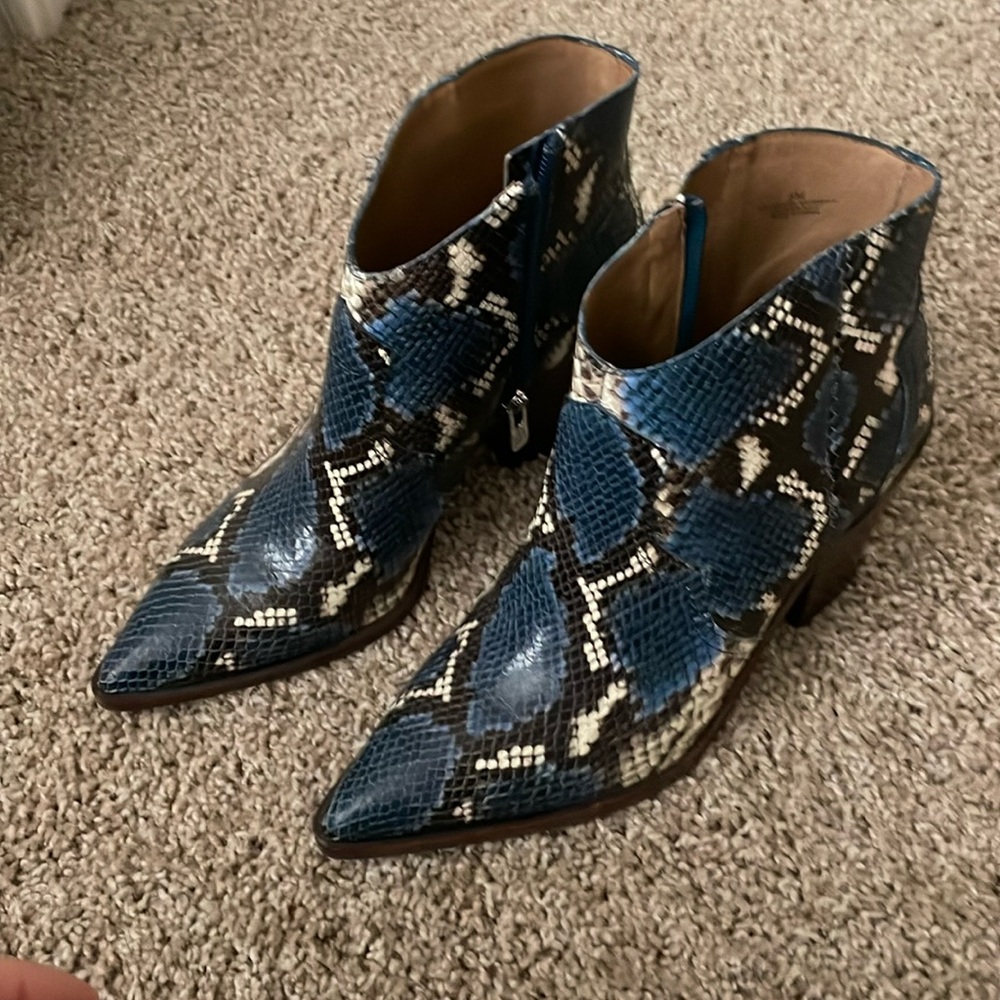 Antonio Melani 8M bootie